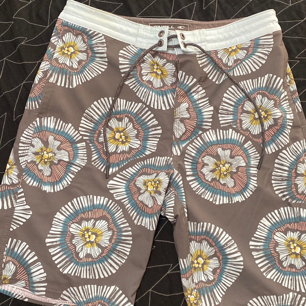 O’Neill boys bore shorts. Great condition. Size 27